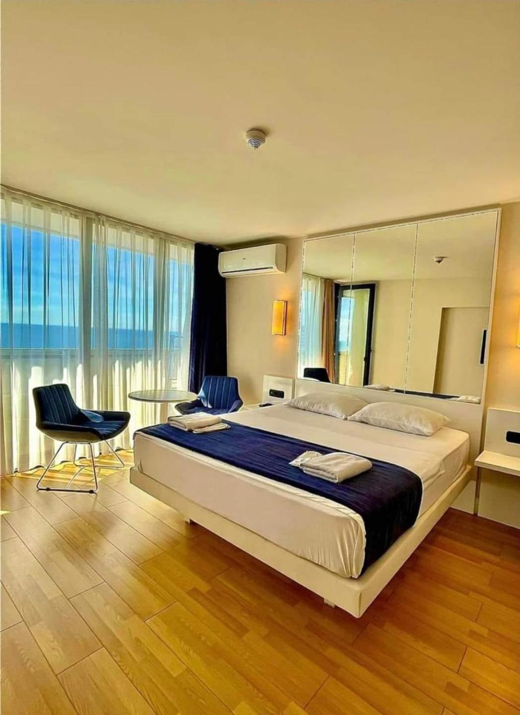 Natalia -Apartments In - Orbi City Batumi Eksteriør bilde